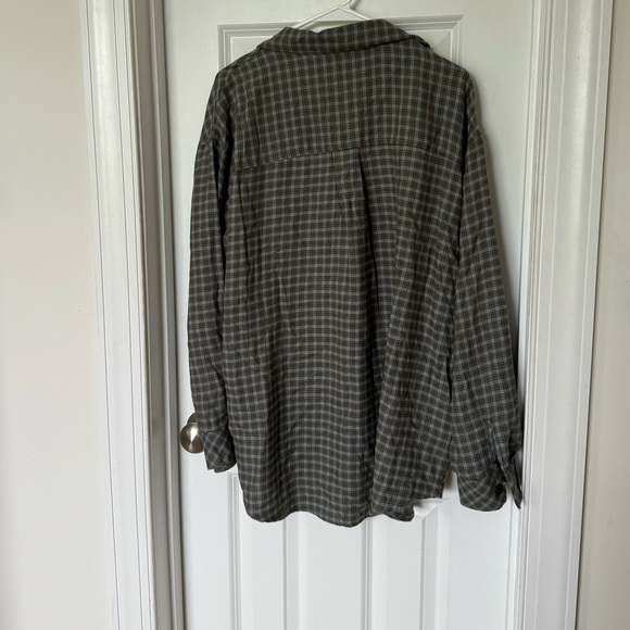 Women’s button down plaid - Picture 2 of 3